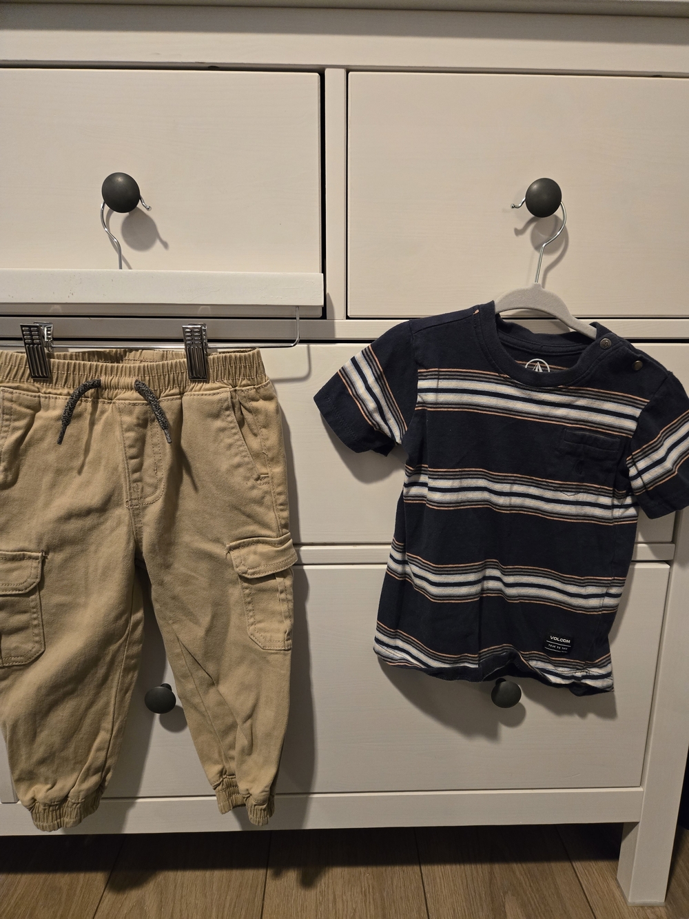 2T Boys Volcom Beige and Black Kids' T-Shirt w/ Matching Pants